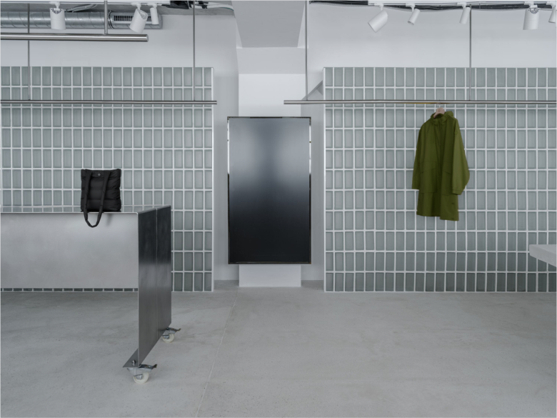 зал, основной вид, стеклянная дверь в стене Tanta Showroom