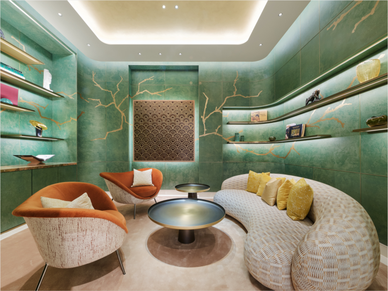 зона отдыха с фигурным диваном Cartier