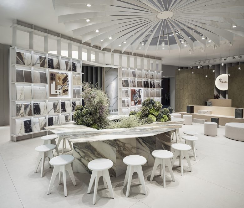 зона со столом и табуретами Kalebodur